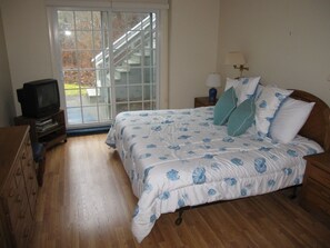 5 bedrooms, iron/ironing board, Internet
