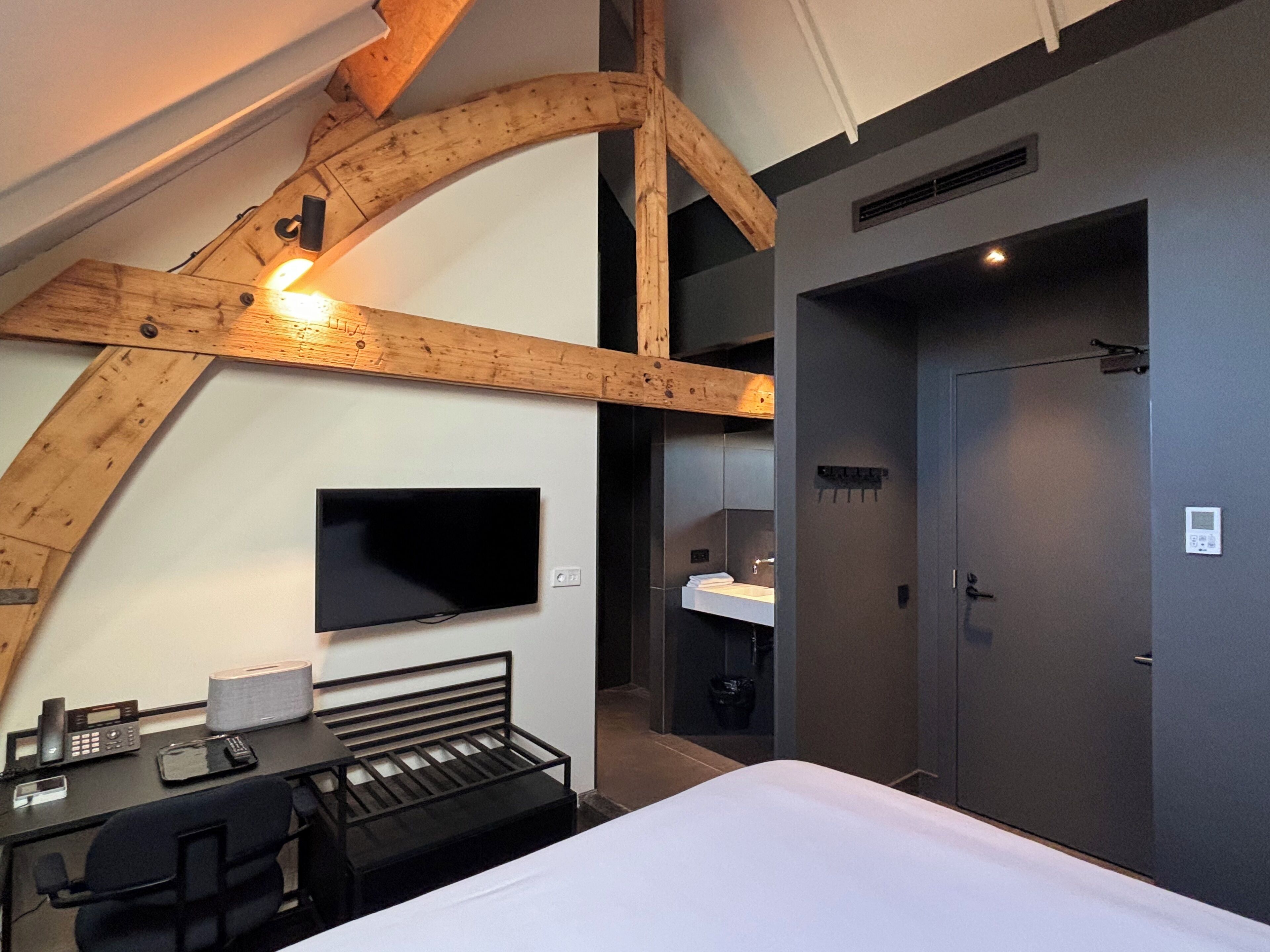 Kamer (Small Double) | Luxe beddengoed, een kluis op de kamer, individueel gedecoreerd