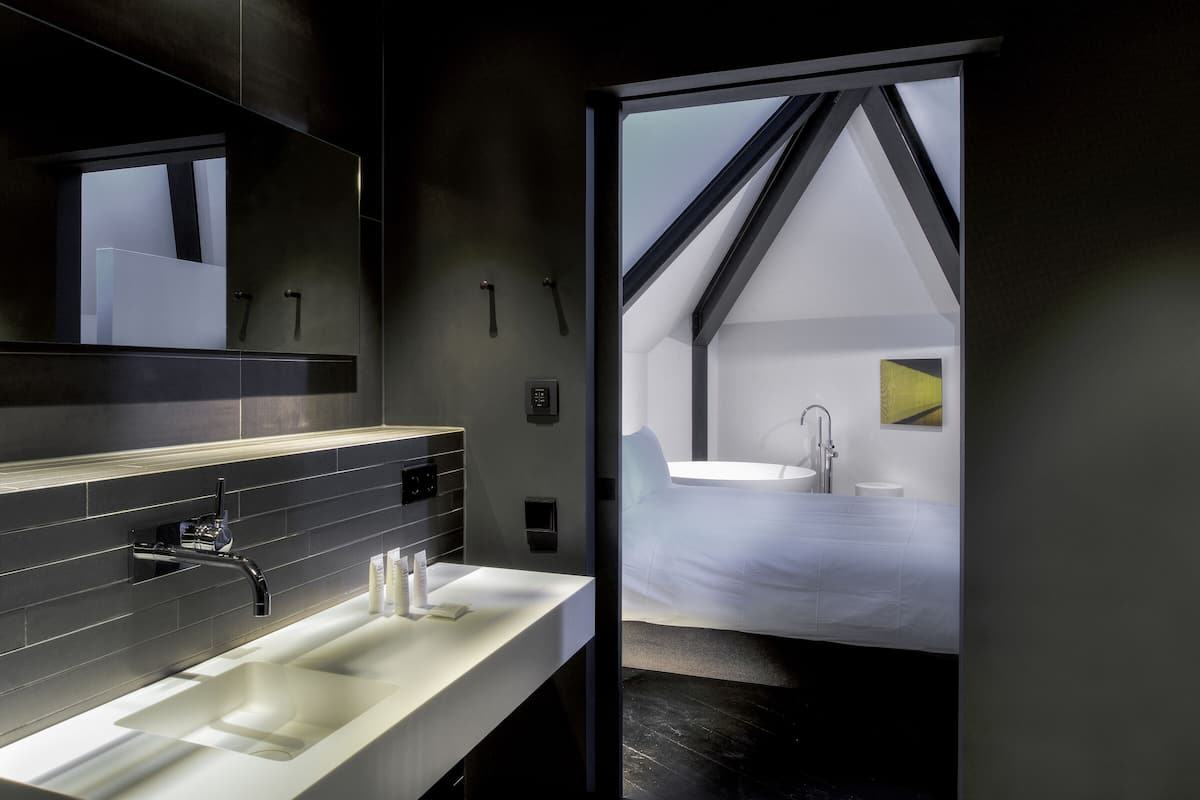 paljas loft | bathroom | designer toiletries, hair dryer, bathrobes, towels