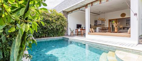 حمّام سباحة خارجي