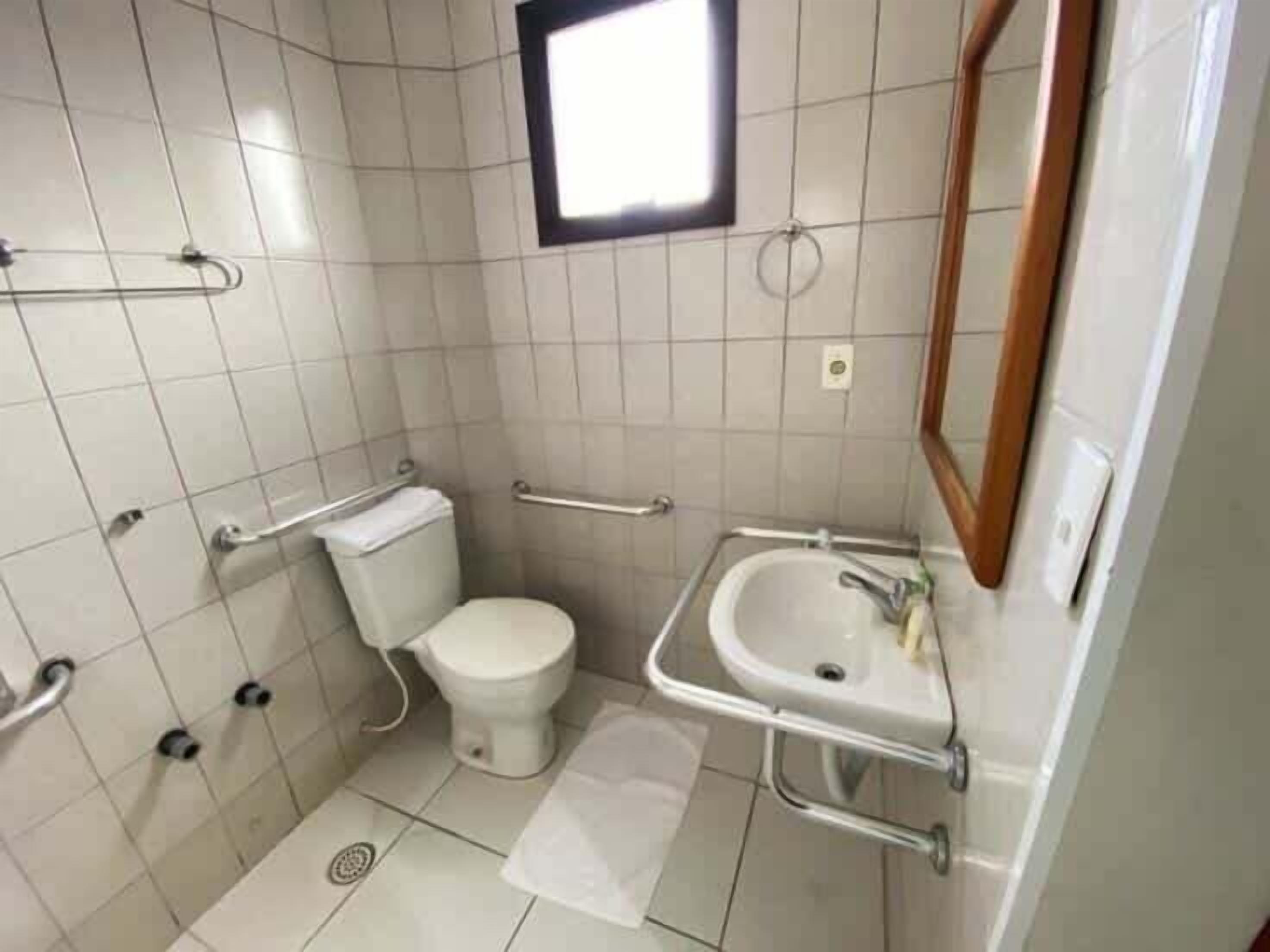 Ducha, cabezal de ducha tipo lluvia, toallas