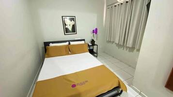 Quarto duplo superior, 1 cama de casal, para não fumantes | Roupas de cama antialérgicas, frigobar, escrivaninha, Wi-Fi de cortesia