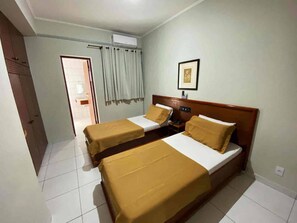 Superior Room, 2 Single Beds, Non Smoking | Hypo-allergenic bedding, minibar, desk, free WiFi - Villas Boas Hotel (Campinas)