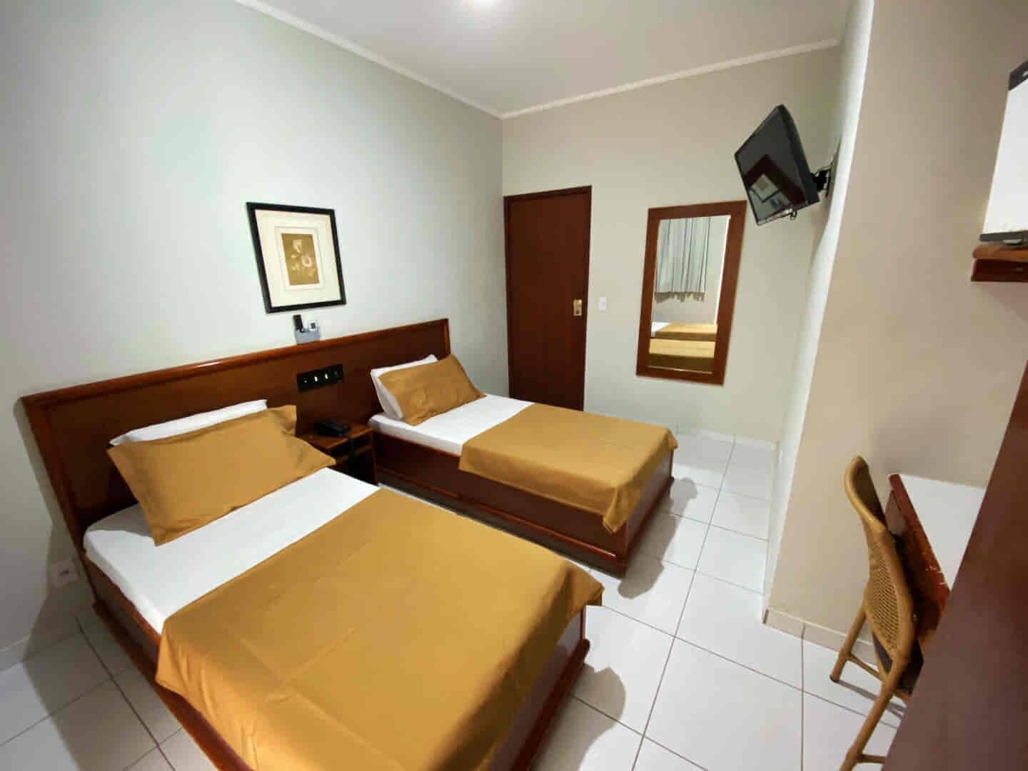 Rom – superior, 2 enkeltsenger, ikke-røyk | Allergitestet sengetøy, minibar, skrivebord og wi-fi (inkludert)