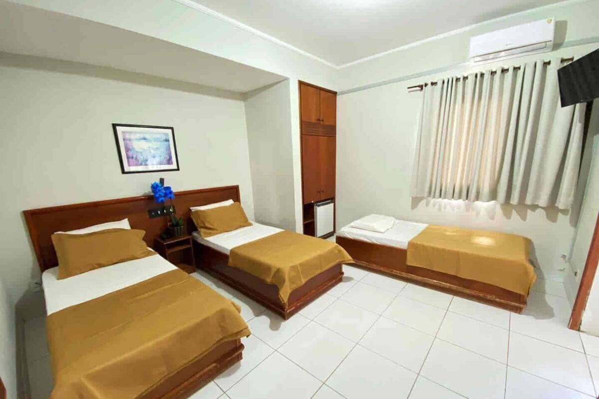 Tremannsrom – superior, 3 enkeltsenger, ikke-røyk | Allergitestet sengetøy, minibar, skrivebord og wi-fi (inkludert)