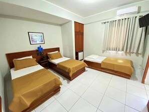 Tremannsrom – superior, 3 enkeltsenger, ikke-røyk | Allergitestet sengetøy, minibar, skrivebord og wi-fi (inkludert)