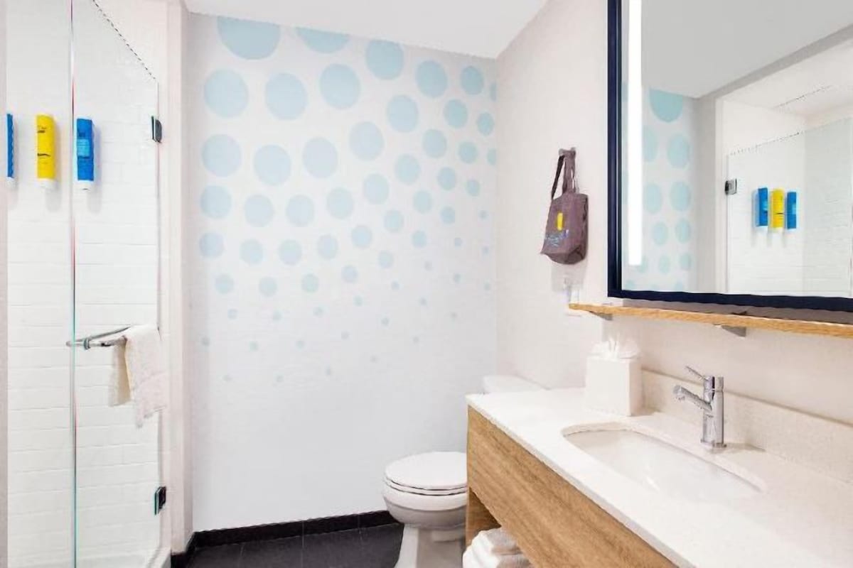 Bathroom | Free toiletries, hair dryer, towels