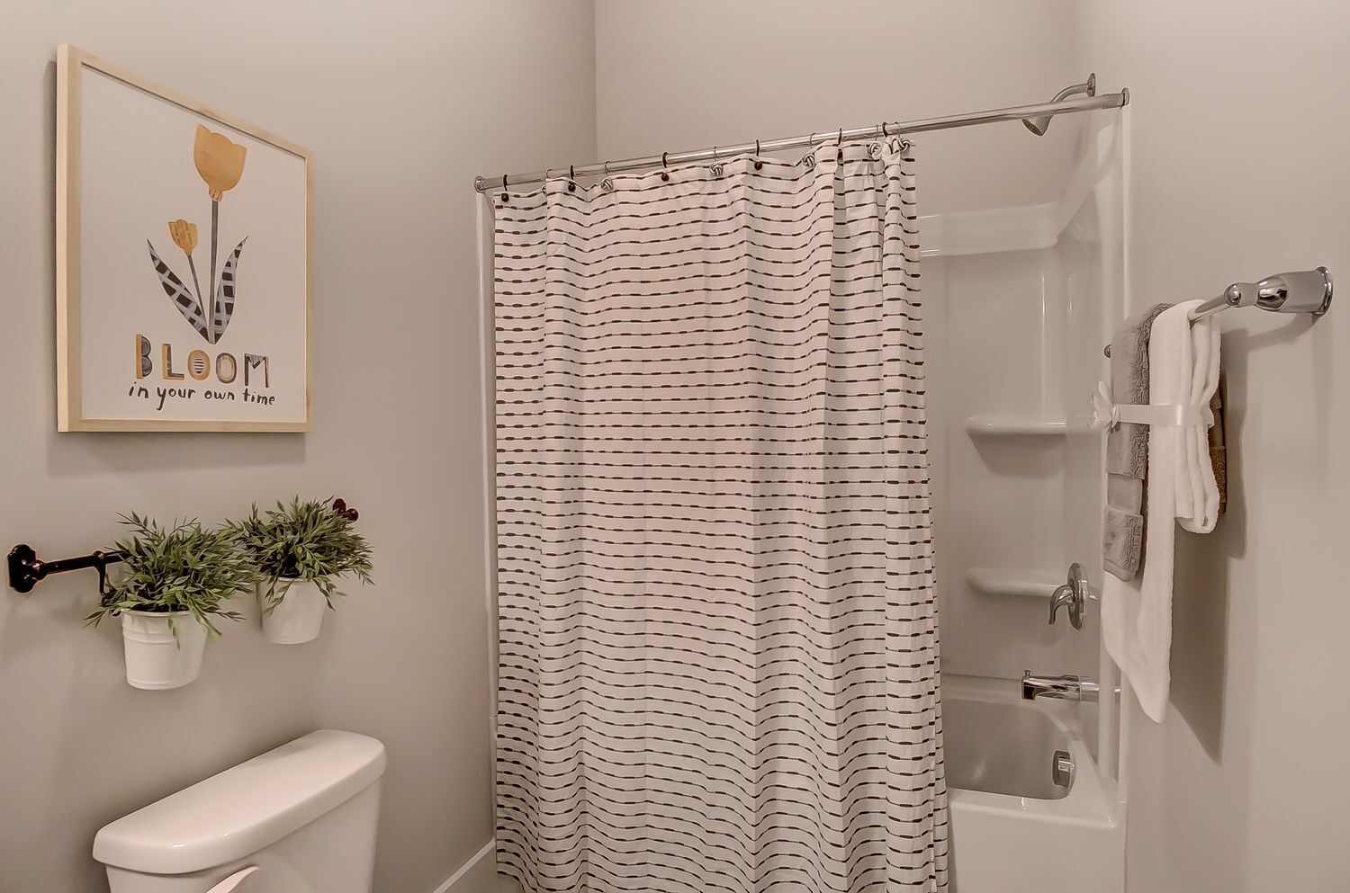 Highly Desired Beautiful Huge Craftsman Home -1mile Uptown!!