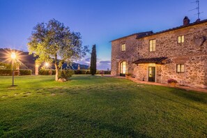 Exterior - Villa Rocco, Traditional Luxury Near Town (Monsummano)