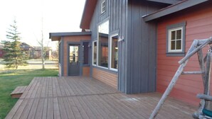 A wooden deck with a house in the background. - Cozy Home on the Idaho side of the Teton mountains- AC and a View! (Driggs)