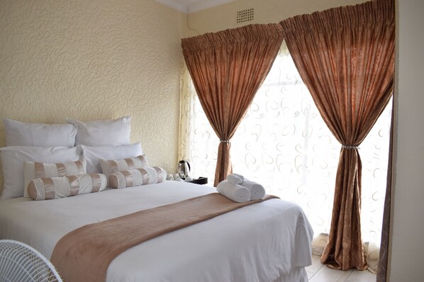 Standard Room | Iron/ironing board, free WiFi, bed sheets - Moye Guest House (Benoni)