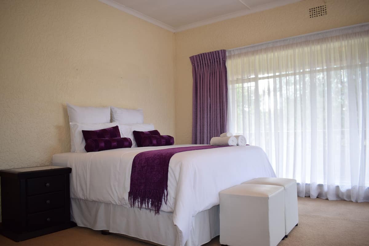 Deluxe Room | Iron/ironing board, free WiFi, bed sheets