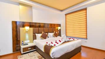 Family Suite | 1 bedroom, in-room safe, soundproofing, iron/ironing board