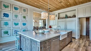 Réfrigérateur, micro-ondes, four, lave-vaisselle