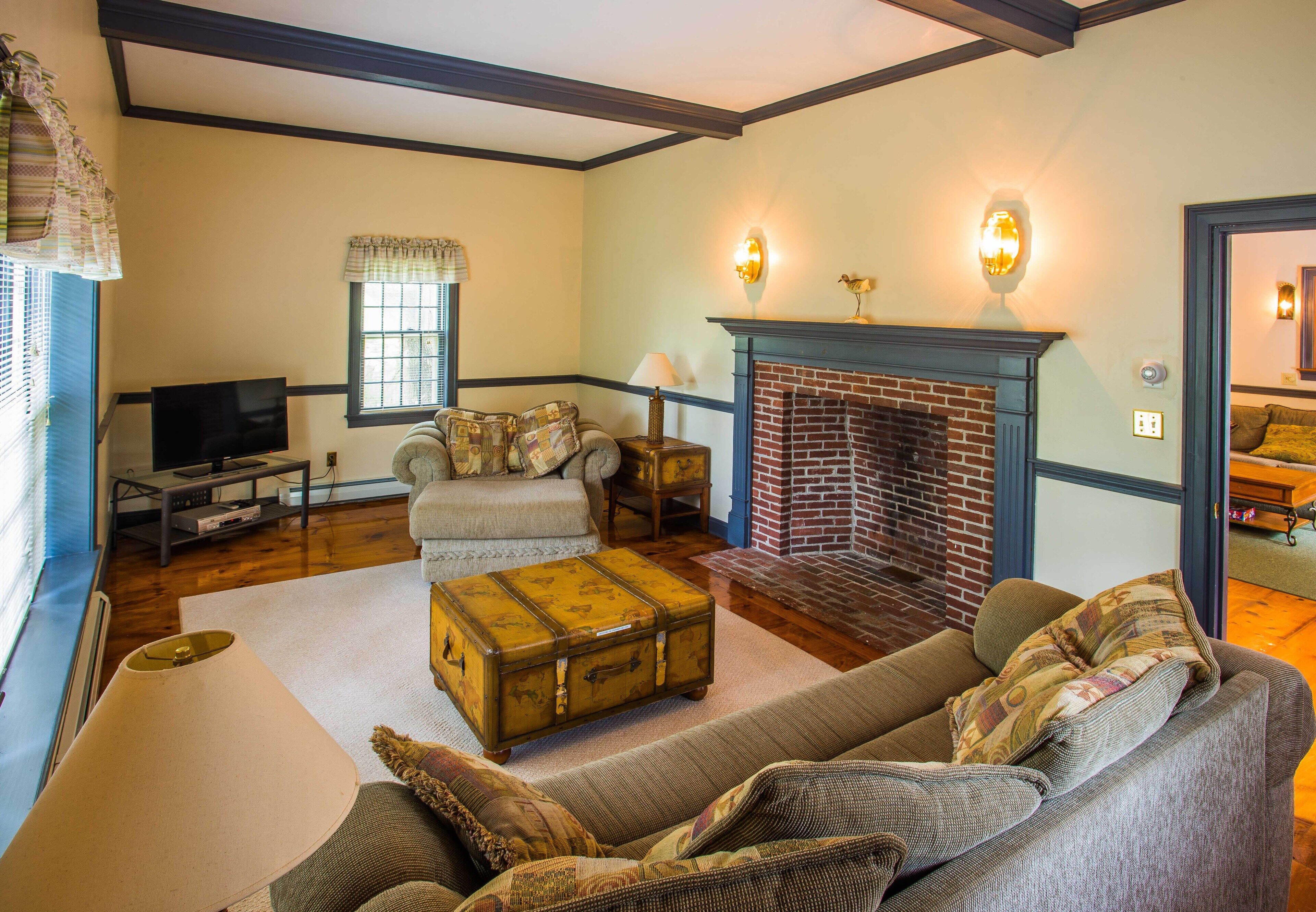 Spacious Cape with Ocean View, Short Walk to Beach