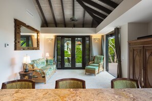 Smart TV, books, stereo - Idyllic Island Getaway, Private Beach Deck & Access (Providenciales)