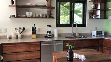 Réfrigérateur, four, plaque de cuisson, lave-vaisselle