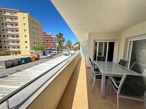 Outdoor dining - Agi Drugstore BC Apartamento for rent in Roses Girona. (Rosas / Roses)