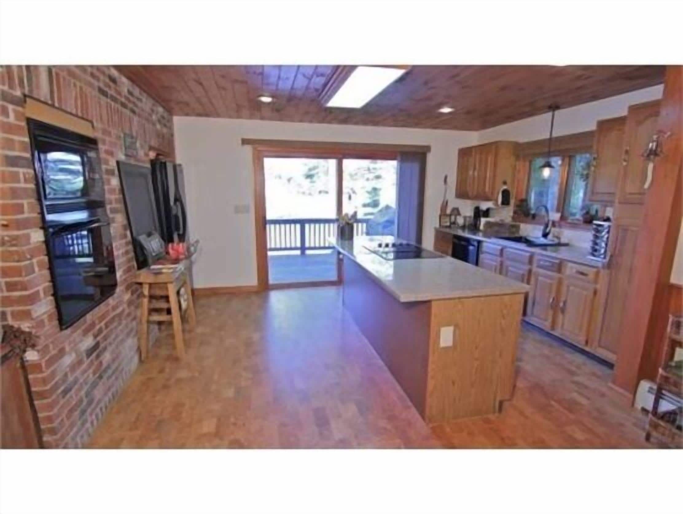 Lakefront Home 4 Bedroom Sleeps 10