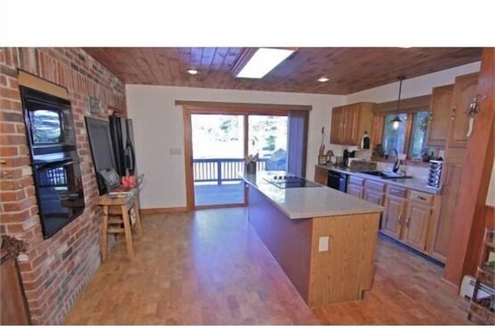 Lakefront Home 4 Bedroom Sleeps 10