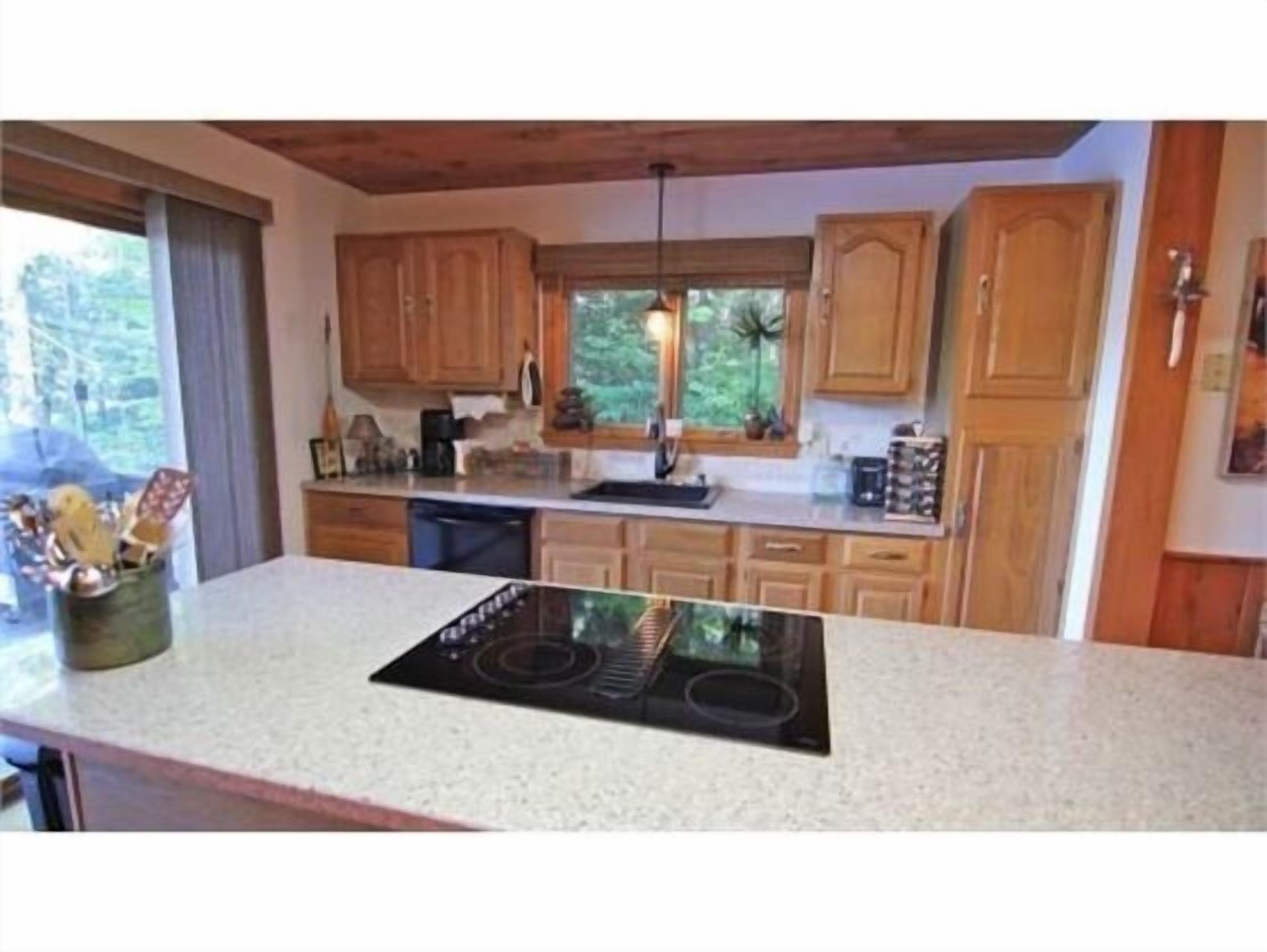 Lakefront Home 4 Bedroom Sleeps 10