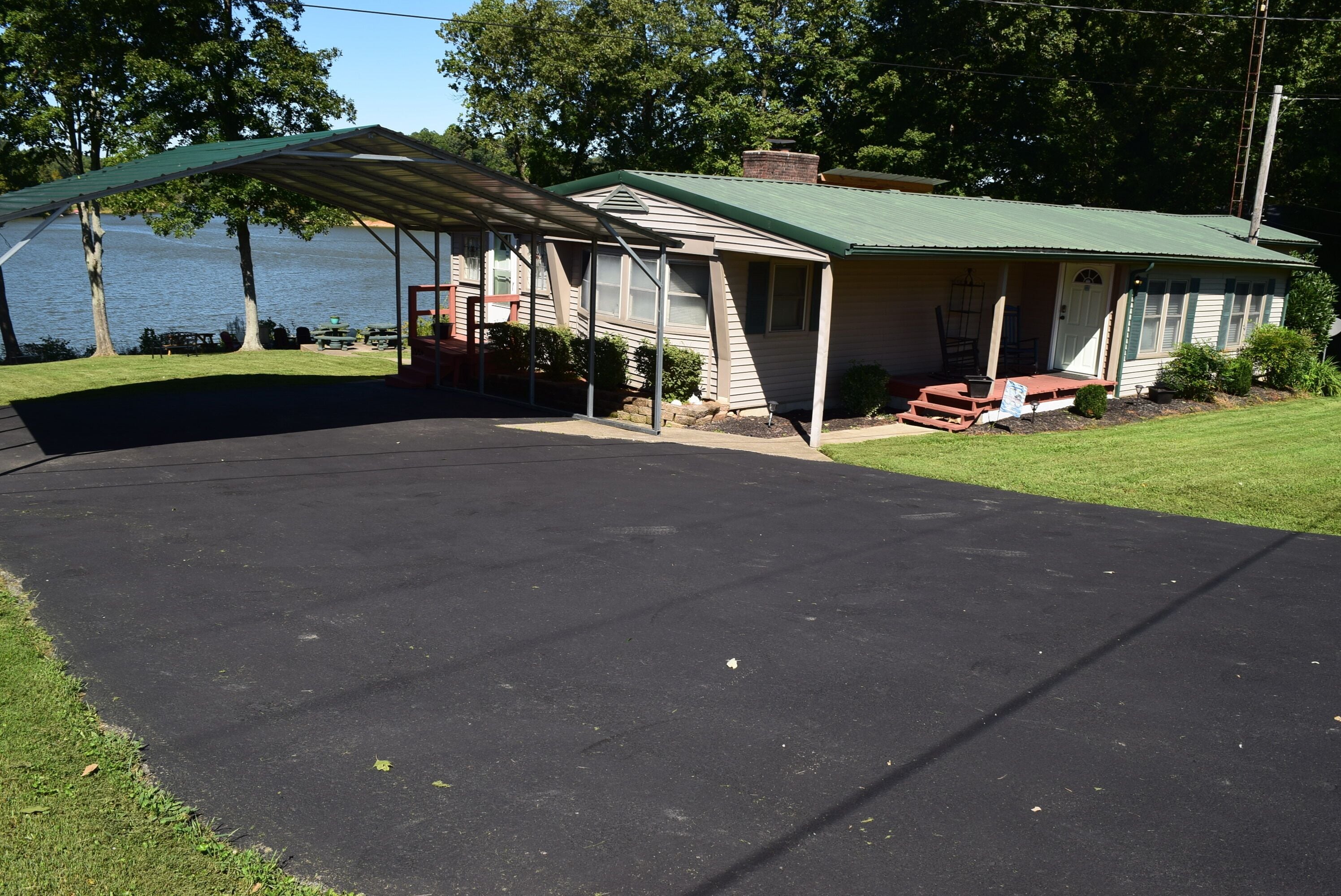 Lakefront home ready for your vacation! Best spot on Rough River Lake!