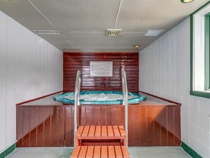 Interior - Cozy, Rustic Ski Condo at Stowe Village Green, 2BR 2BA, Sleeps 6 (Stowe)