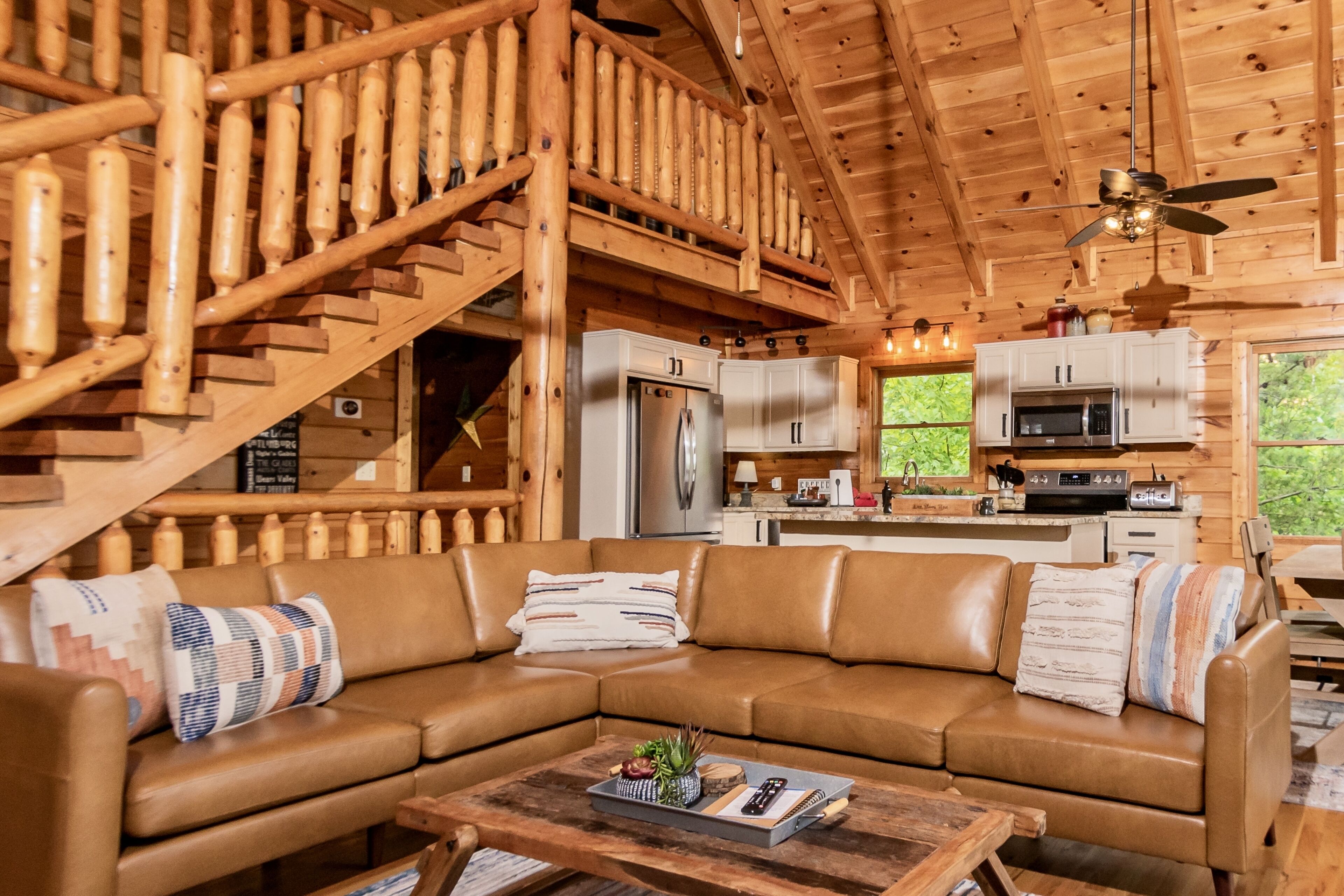 Stunning Mountain Views on 5 Private Acres. Minutes to Nat’l Park DOG FRIENDLY!