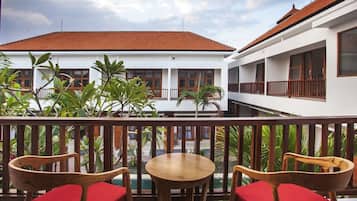 Studio, quang cảnh hồ bơi | Quang cảnh ban công
