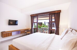 Bureau, espace de travail pour ordinateur portable, rideaux occultants