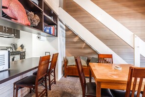 Dining - Mountain Shadows-Walk to Town/Bus Stop/Restaurants (Mammoth Lakes)