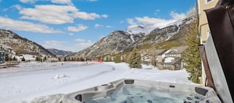 SPECTACULAR Ski-In/Out House on Golf Course! Private Hot Tub w/ Mountain Views!