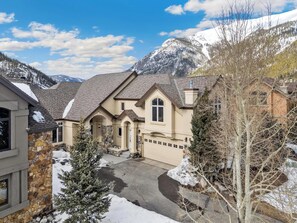 Exterior - SPECTACULAR Ski-In/Out House on Golf Course! Private Hot Tub w/ Mountain Views! (Copper Mountain)