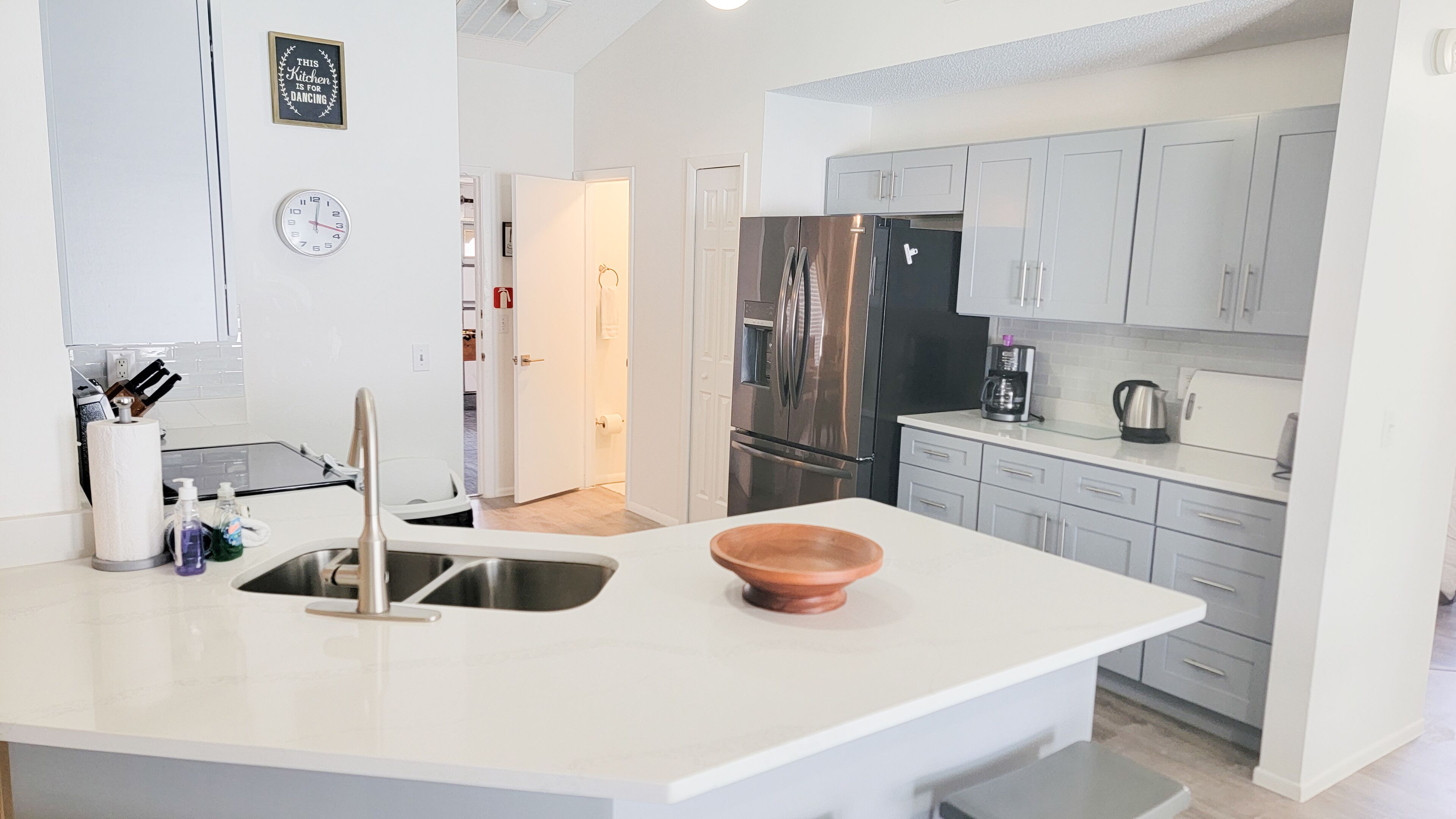 Réfrigérateur, micro-ondes, four, lave-vaisselle