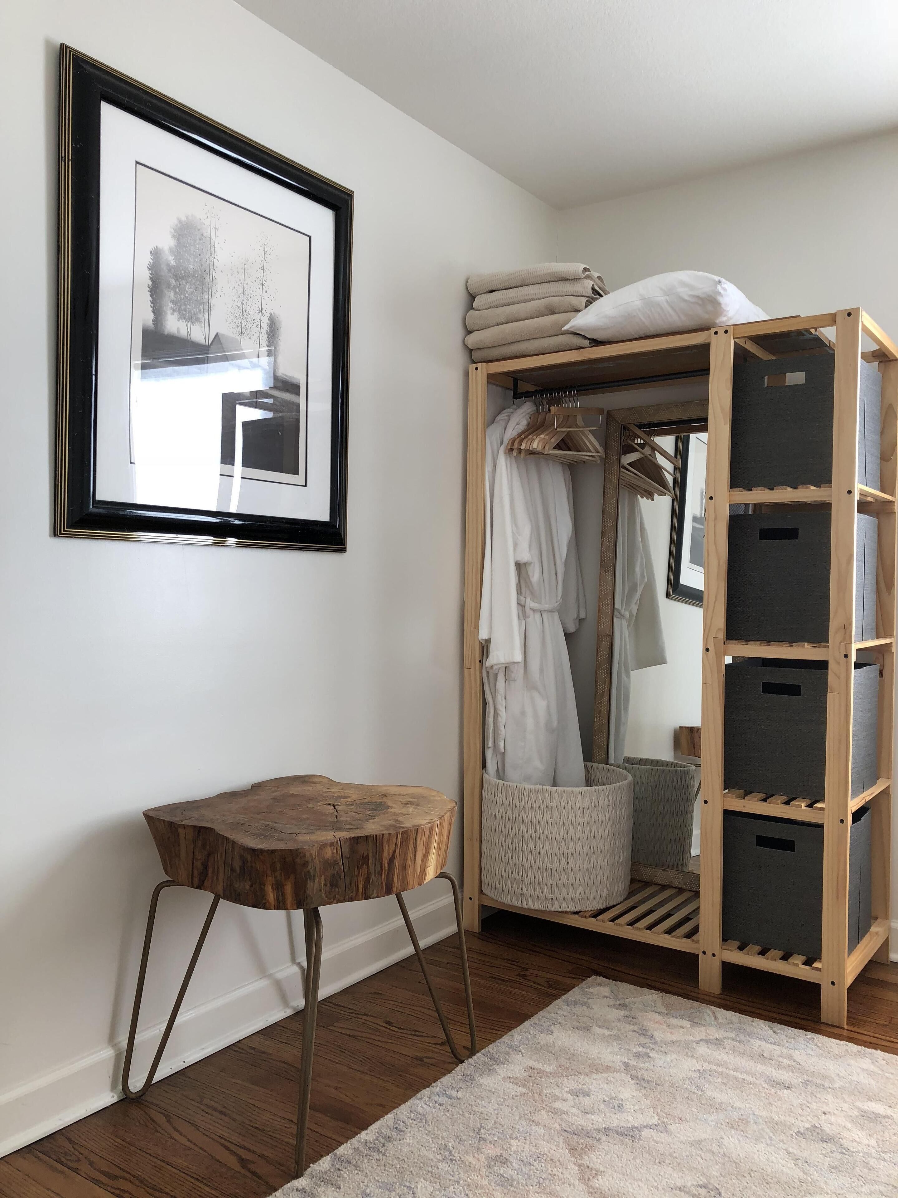 Private and Pet-Friendly Modern Farmhouse, Easy Access to Highways