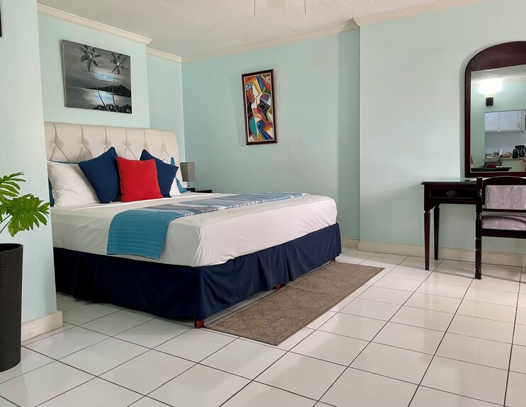 Amplio Apartamento En La Playa De Ocho Rios Con Aire Acondicionado, Tv Por Cable, Wifi, Cocina, Café Y Vista - Ocho Ríos