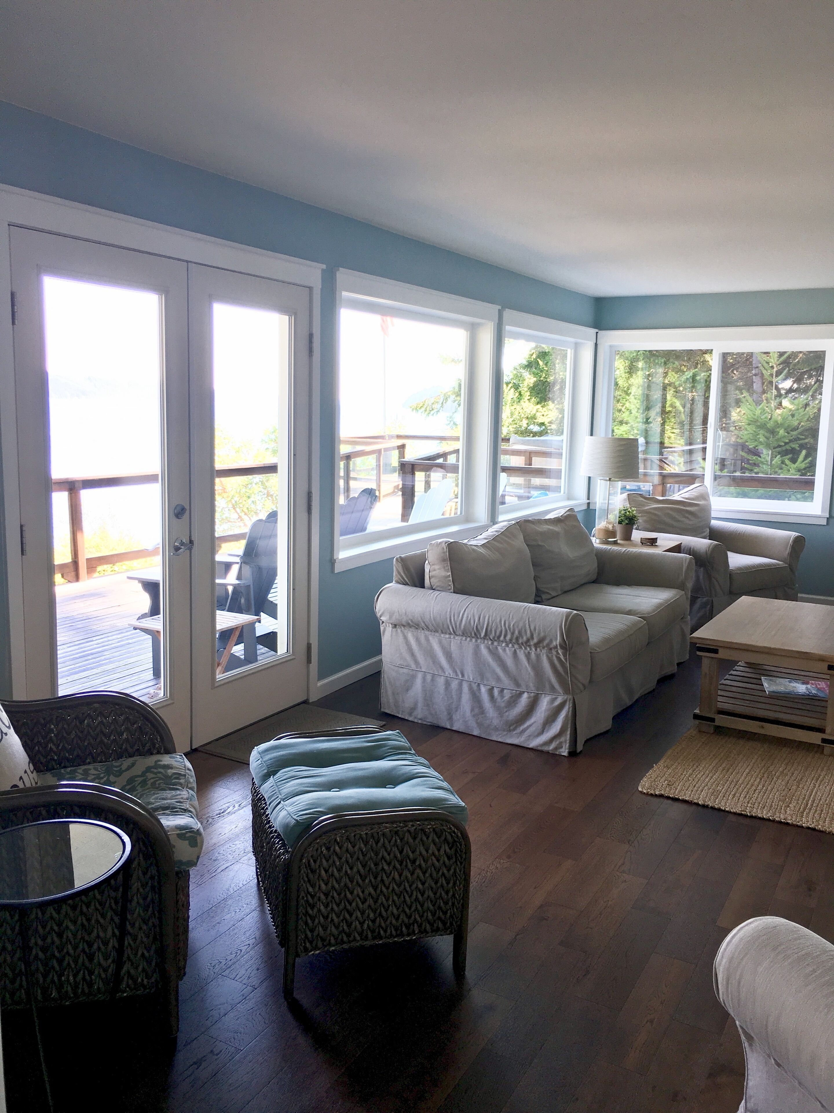 Amazing Waterfront Home- sleeps up to 16