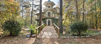 Atemberaubender, bewaldeter Fluss Retreat "Isle Of View"