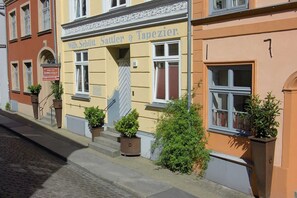 Luokittelematon kuva, 5 kautta 17, painike