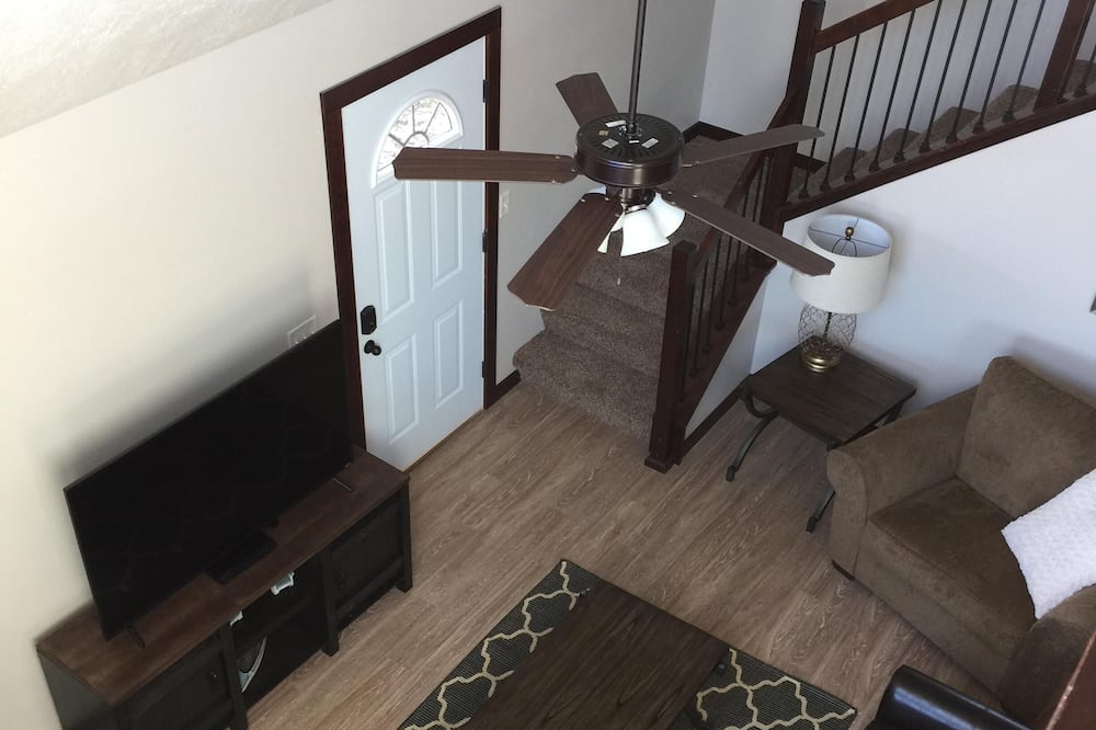 Okoboji Airbnb & Cheap Cabin Rentals from 135 AirCabins