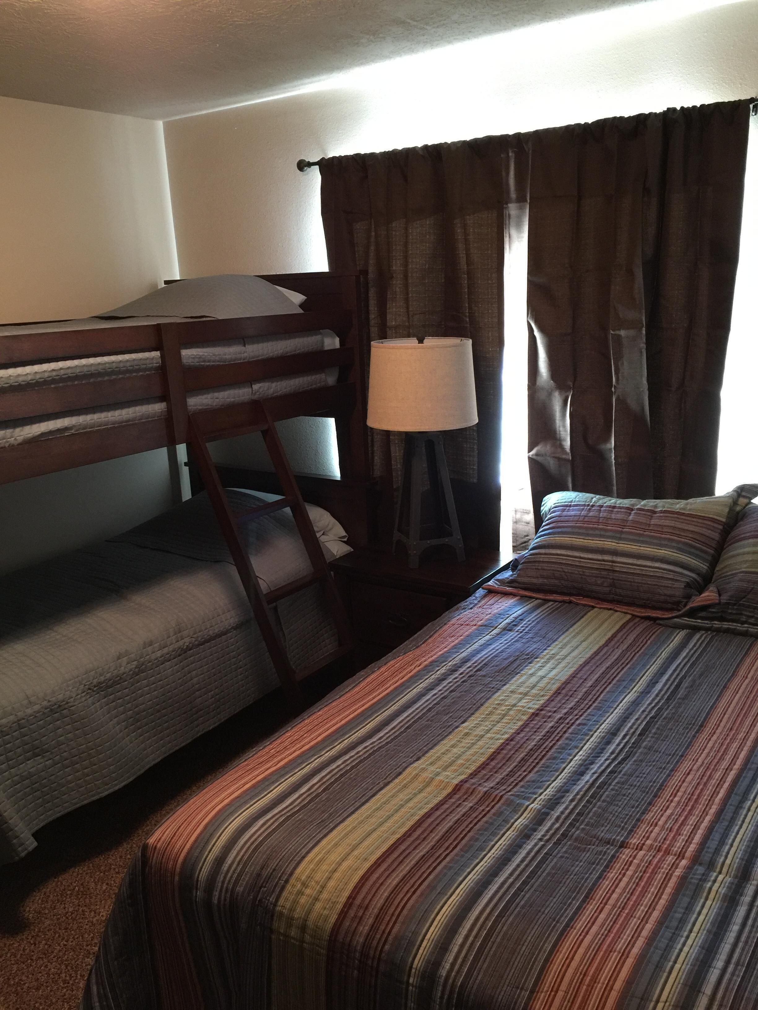 Spacioius Bridges Bay Cabin 3BR/2BA+loft for separate kids space - Sleeps 14