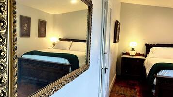 3 bedrooms, desk, iron/ironing board, free WiFi