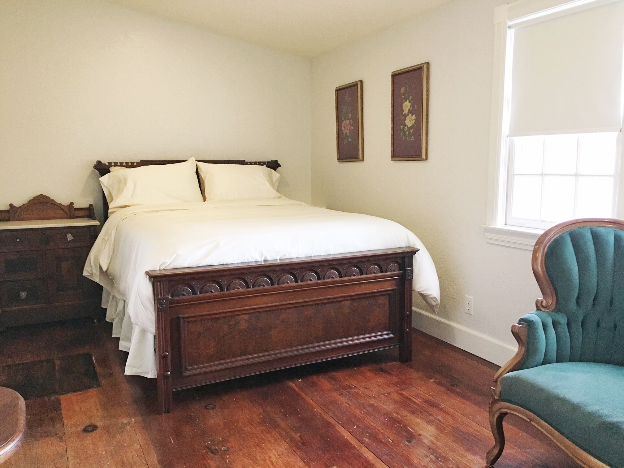 Victorian Farmhouse with Hot Tub, charming gardens and beautifully maintained! 