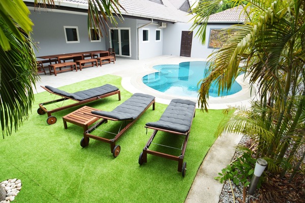 6 bed Villa private pool 300m from beach