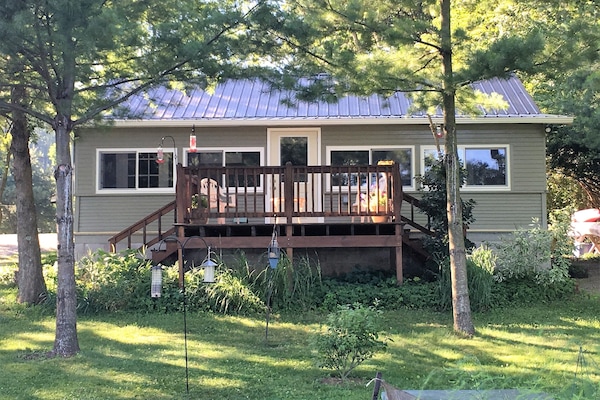 Front of cottage facing lake