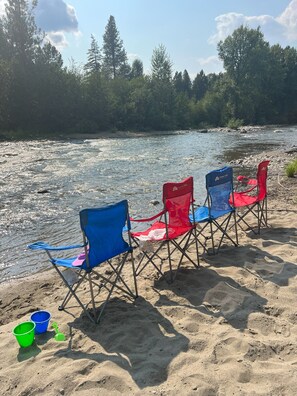In Strandnähe, Liegestühle