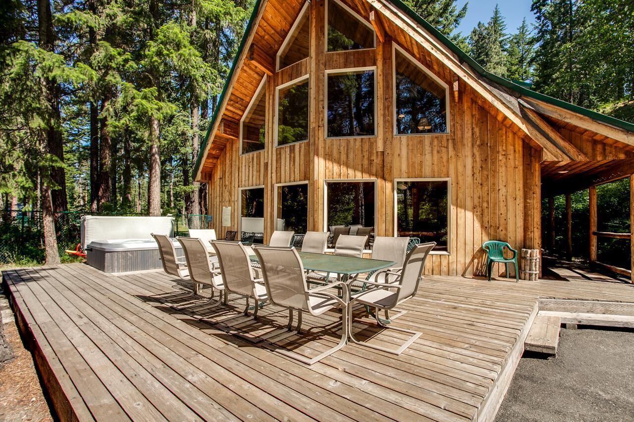 Riverfront home, 4 bedrooms!