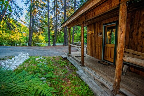 Riverfront Cabin w/ Hot Tub & Large Deck ft Away from the River!