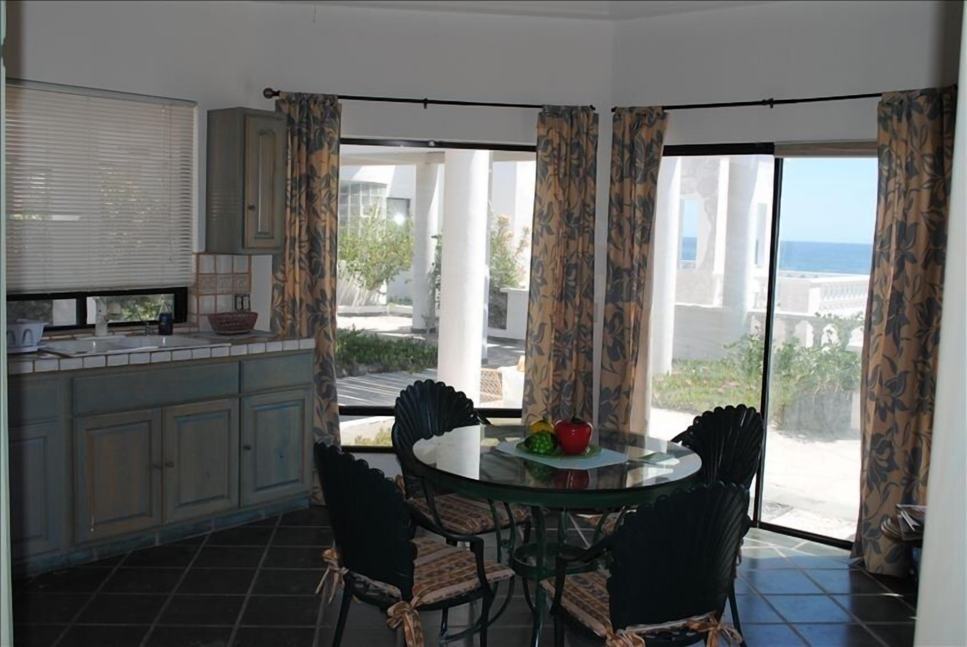 Casa Nirvana: Beachfront in Las Conchas!