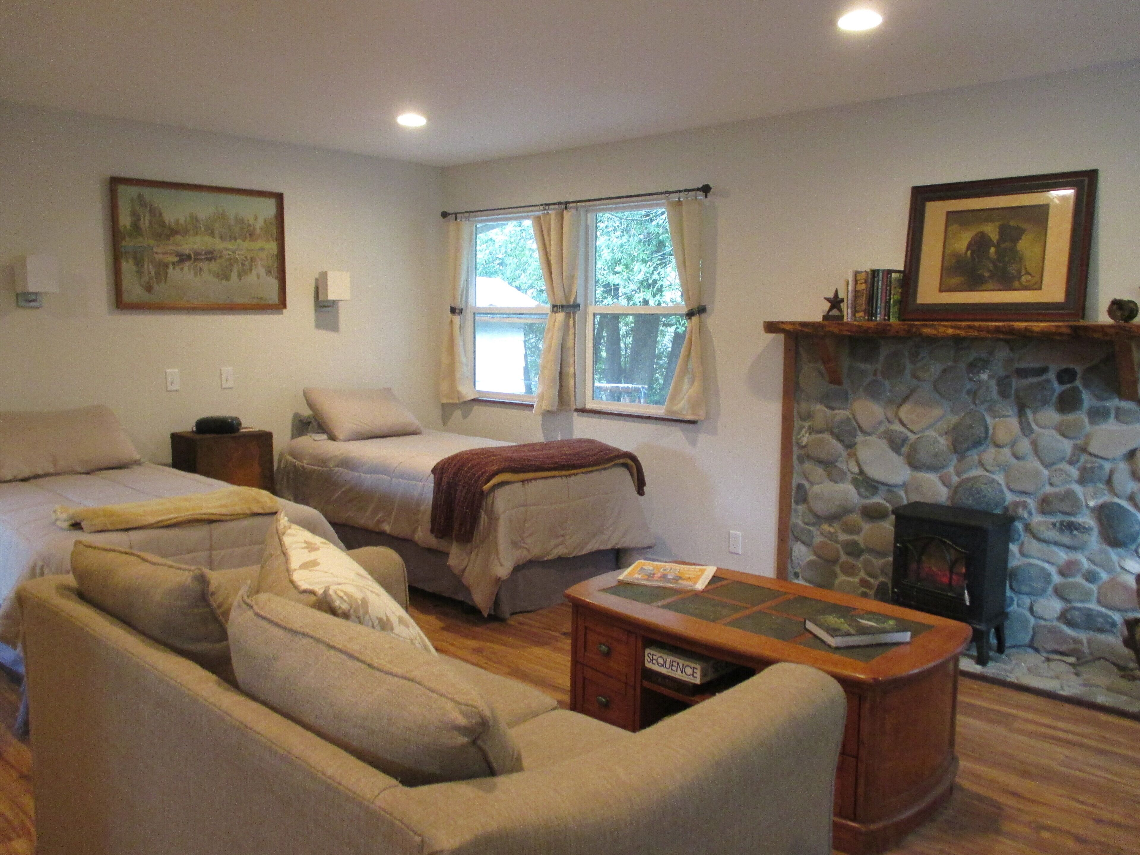 Quiet remodeled 1 bedroom cabin located on the South Fork of the Coquille River